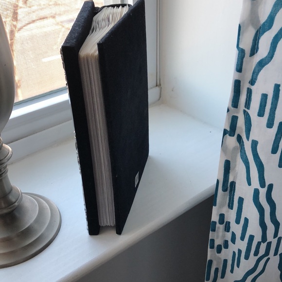 Frame photo album. Black velvet. Holds 70+ 4x6” photos Nice gift Good c… - Picture 3 of 7